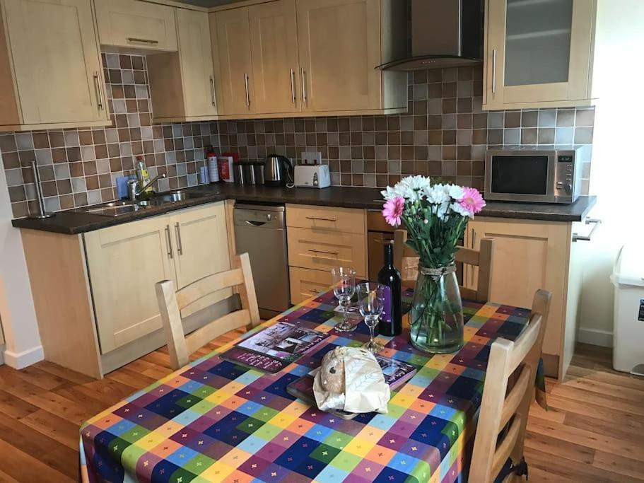 Great Offer 2 Bed Tenby Flat Free Parking Kültér fotó
